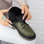 Stiefel auf der 2xj79 Plattform Green | Mei