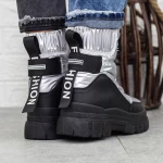 Stiefel auf der 2B7 Black-Silber-Plattform Mei