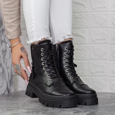 Stiefel auf der schwarzen Plattform 2xj77 Mei