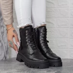 Stiefel auf der schwarzen Plattform 2xj77 Mei