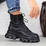 Schwarze Stiefel auf der D5691E -Plattform Gebildet