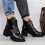 Stiefel auf der schwarzen Plattform 1026-3 Gebildet