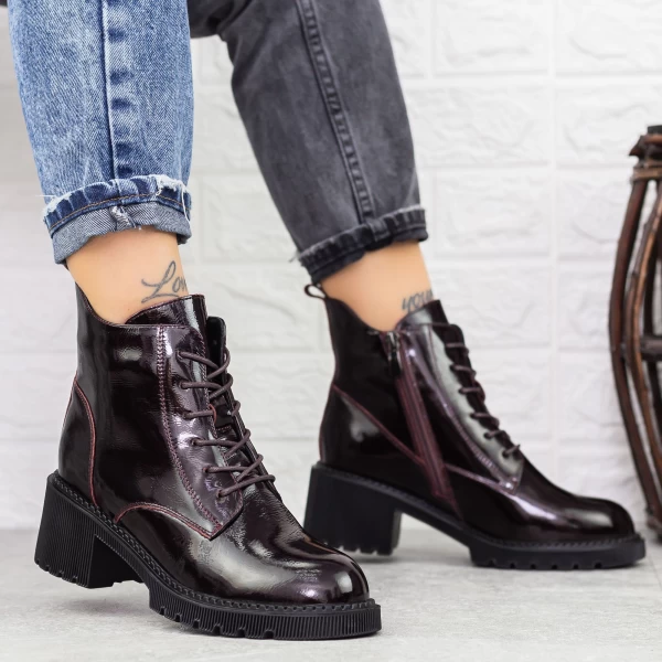 Stiefel auf der Cherry-Plattform 1026-3 Gebildet