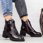 Stiefel auf der Cherry-Plattform 1026-3 Gebildet