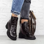Stiefel auf der Cherry-Plattform 1026-3 Gebildet
