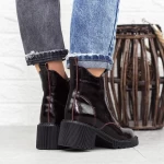 Stiefel auf der Cherry-Plattform 1026-3 Gebildet
