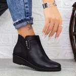 500 schwarze Stiefel Gebildet