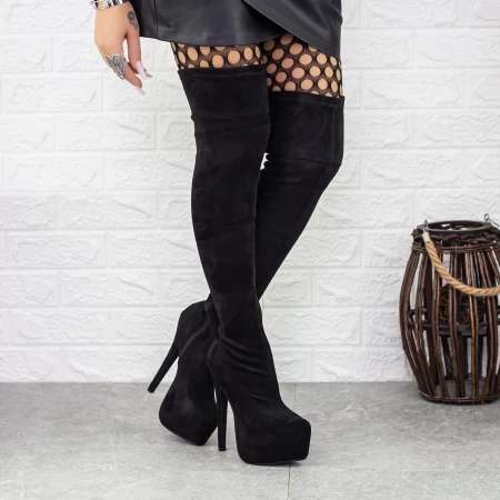 Frauenstiefel mit einer dünnen Ferse und einer schwarzen 2J6 -Plattform Mei