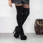Frauenstiefel mit einer dünnen Ferse und einer schwarzen 2J6 -Plattform Mei