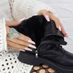 2W318 Schwarze Stiefel Mei