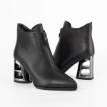 Kurze Stiefel mit einer dicken Ferse K231-644a Schwarz | Jose Simon
