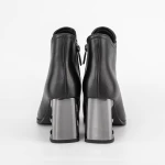 Kurze Stiefel mit einer dicken Ferse K231-644a Schwarz | Jose Simon
