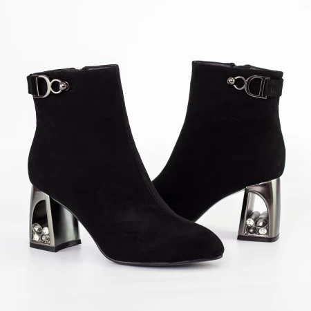 Kurze Stiefel mit einer dicken Ferse K9196-1a Black | Jose Simon