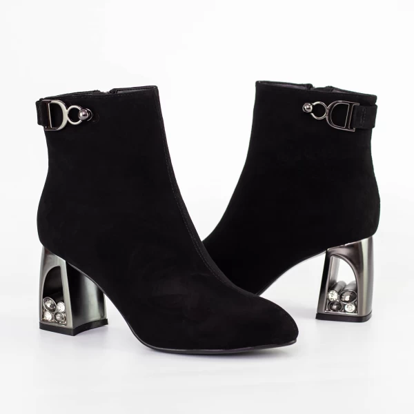 Kurze Stiefel mit einer dicken Ferse K9196-1a Black | Jose Simon