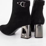 Kurze Stiefel mit einer dicken Ferse K9196-1a Black | Jose Simon