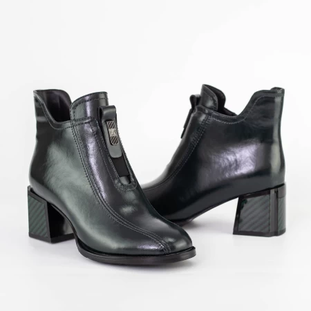 Kurze Stiefel mit einer dicken Ferse K5375-3178B Green | Jose Simon
