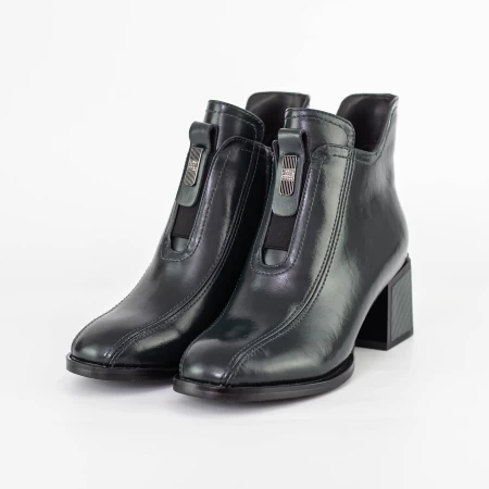 Kurze Stiefel mit einer dicken Ferse K5375-3178B Green | Jose Simon