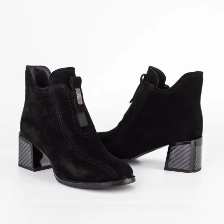 Kurze Stiefel mit einer dicken Ferse K5375-3178c Black | Jose Simon