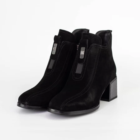 Kurze Stiefel mit einer dicken Ferse K5375-3178c Black | Jose Simon