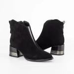 Kurze Stiefel mit einer dicken Ferse K4102-9715c Black | Jose Simon