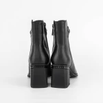 Kurze Stiefel mit einer dicken Ferse K822-1A Black | Jose Simon