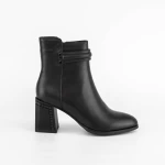 Kurze Stiefel mit einer dicken Ferse K822-1A Black | Jose Simon