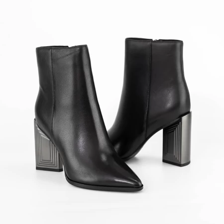 Kurze Stiefel mit einer dicken Ferse K1855-5-61A Black | Jose Simon
