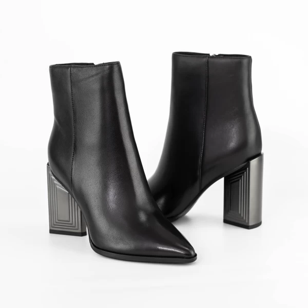 Kurze Stiefel mit einer dicken Ferse K1855-5-61A Black | Jose Simon
