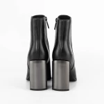Kurze Stiefel mit einer dicken Ferse K1855-5-61A Black | Jose Simon