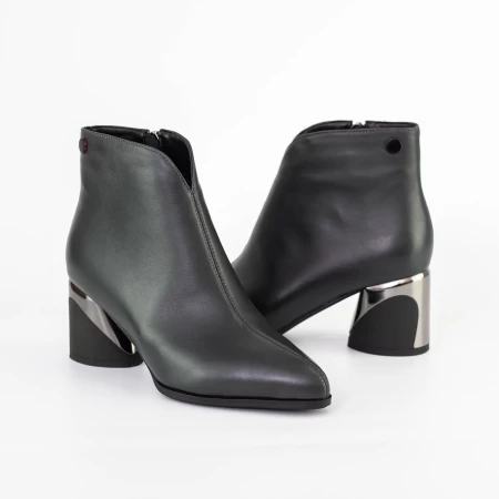 Kurze Stiefel mit einer dicken Ferse K45-111B Green | Jose Simon