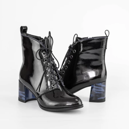 Kurze Stiefel mit einer dicken Ferse K577-30B Schwarzblau Jose Simon