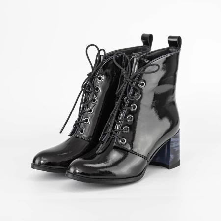 Kurze Stiefel mit einer dicken Ferse K577-30B Schwarzblau Jose Simon