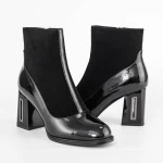 Kurze Stiefel mit einer dicken Ferse K9191-1a Black | Jose Simon
