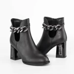 Kurze Stiefel mit einer dicken Ferse K9191-3a Black | Jose Simon