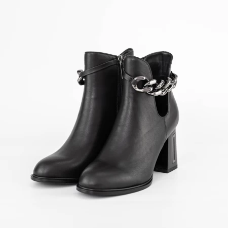 Kurze Stiefel mit einer dicken Ferse K9191-3a Black | Jose Simon