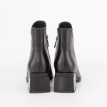 Kurze Stiefel mit einer dicken Ferse K4098-3190d Black | Jose Simon