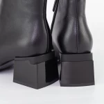 Kurze Stiefel mit einer dicken Ferse K4098-3190d Black | Jose Simon