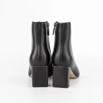 Kurze Stiefel mit einer dicken Absatz 2091-5-61A Black | Jose Simon