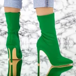 Kurze Stiefel mit einem dünnen Absatz crl001 grün | Engelblau