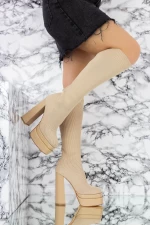 Frauenstiefel mit einer dicken Ferse und Plattform K2935 Beige | Mode