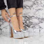 Fette Absätze und 2xkk1 Silberschuhe Mei