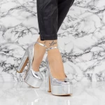 Fette Absätze und 2xkk1 Silberschuhe Mei