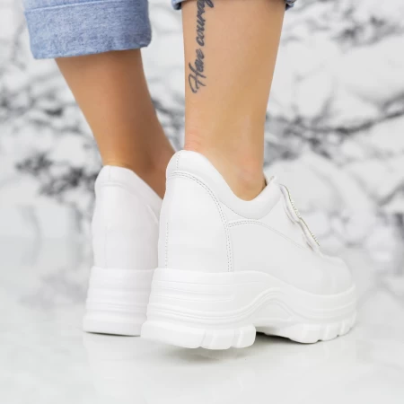 Sportschuhe auf der 2xn1 weißen Plattform Mei