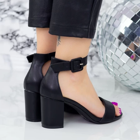Sandalen mit einer dicken Ferse xkk230b schwarz | Mei
