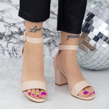 Sandalen mit einem dicken Absatz xkk230b Beige Mei