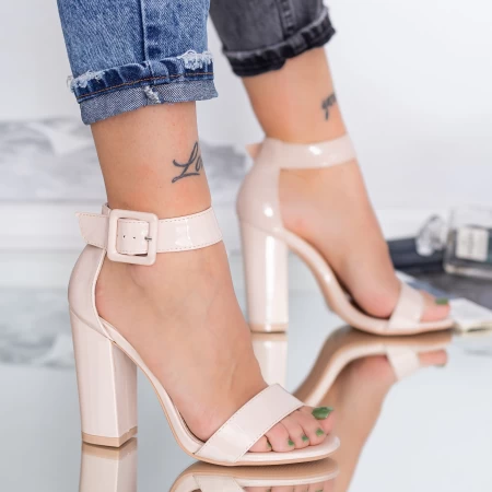 Sandalen mit einer dicken Ferse xkk161a nackt | Mei