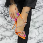 Sandalen mit einer dünnen Ferse 2ZB8 Orange Mei