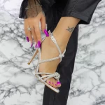 Sandalen mit einem dünnen Absatz 2ZB8 Silber Mei