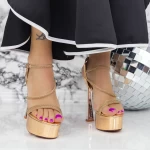 Sandalen mit einer dünnen Ferse und einer 2DC11 -Champagnerplattform Mei