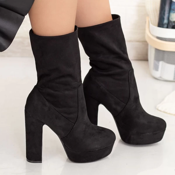 Kurze Stiefel mit einer dicken Absatz AF153 Black | Mei